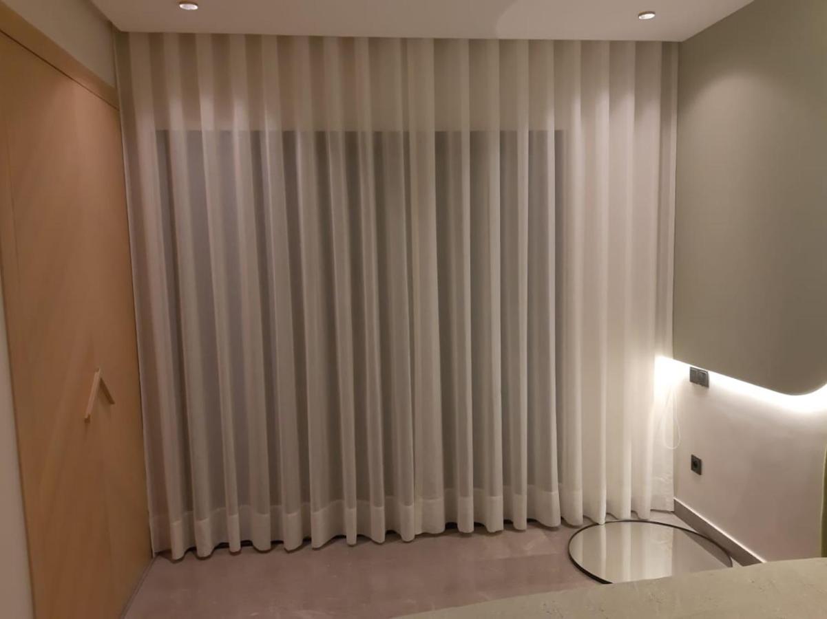 Standing Au Centre De Casa Maarif Netflix Apartment
